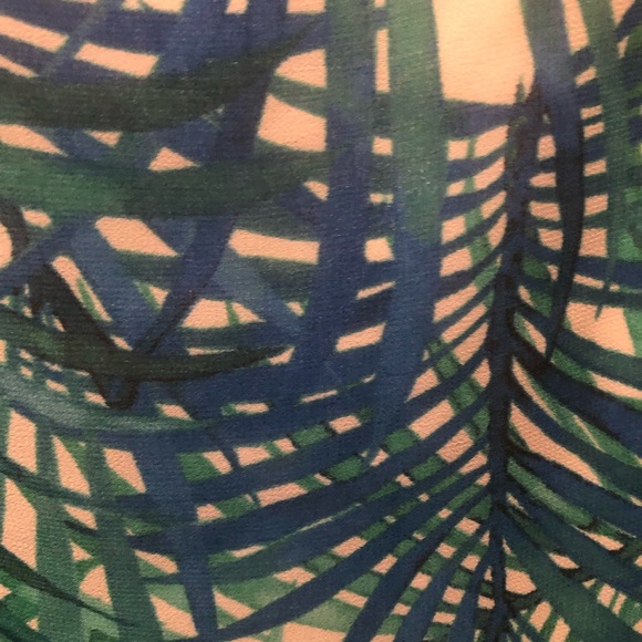 Cute Calvin Klein top - Picture 5 of 5